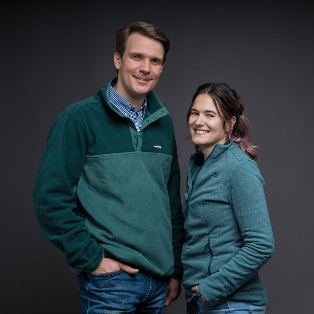 Silvia & Carsten – Ein Lächeln im Pilzparadies Carsten Roth und Silvia Mathis von Züripilz lächeln während eines Fotoshootings in die Kamera.